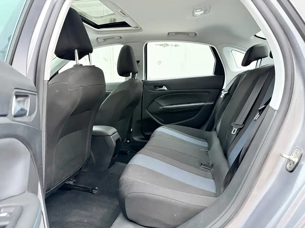 Peugeot 308 — миниатюра 5