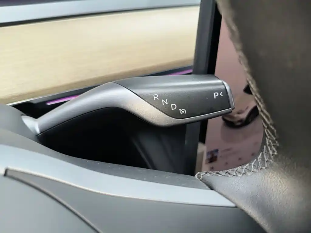 Tesla Model Y — миниатюра 14