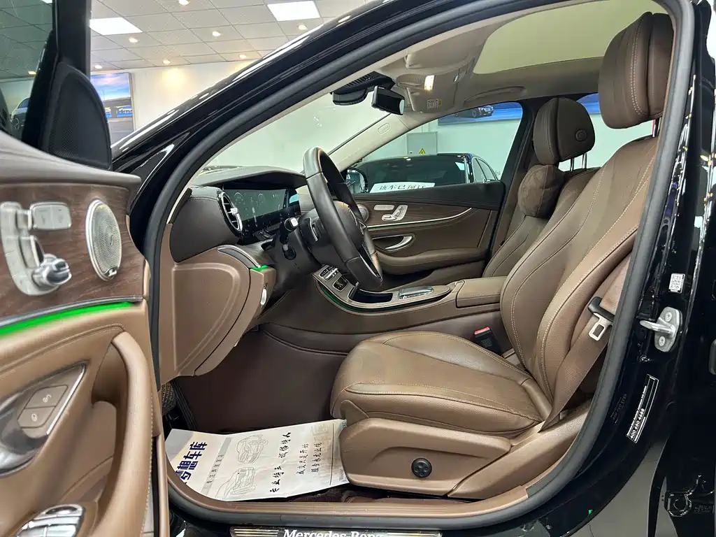 Mercedes-Benz E-Class — миниатюра 12
