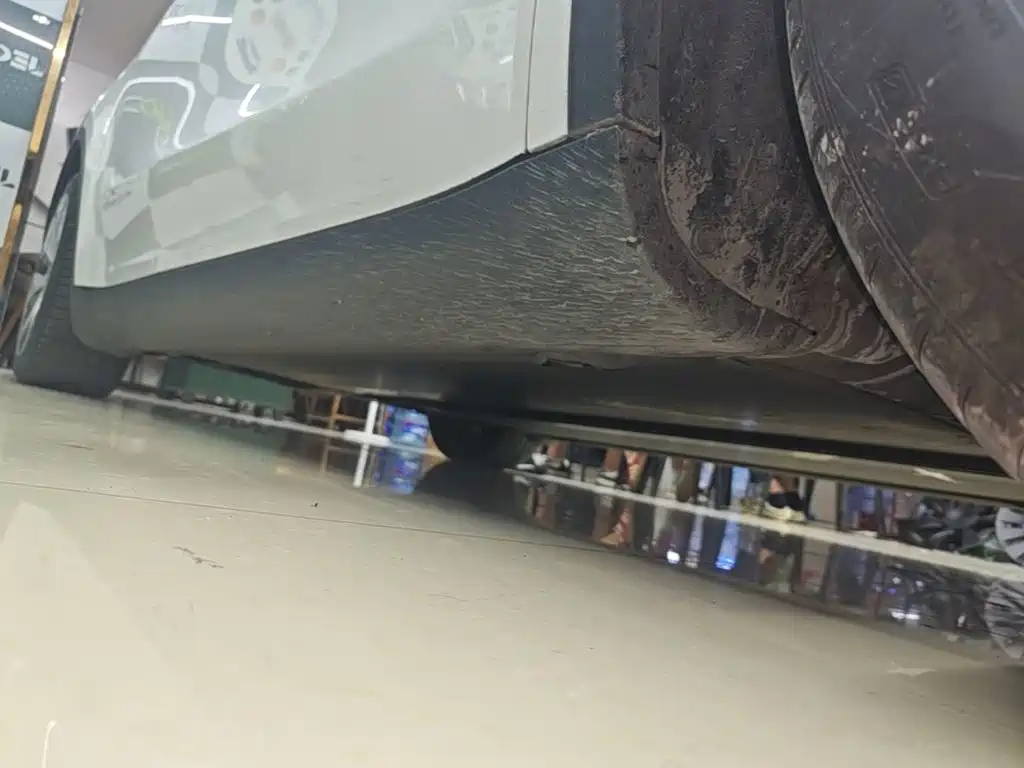 Tesla Model Y — миниатюра 21