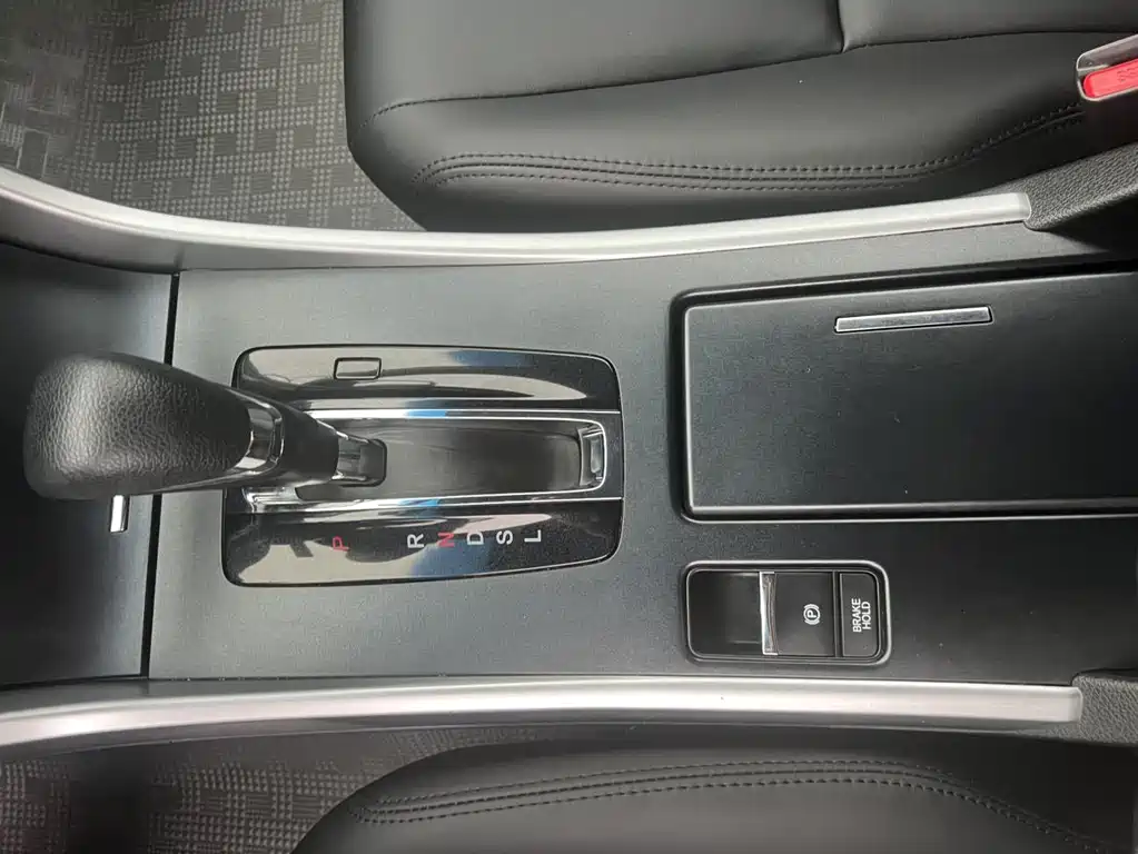 Honda Accord — миниатюра 9