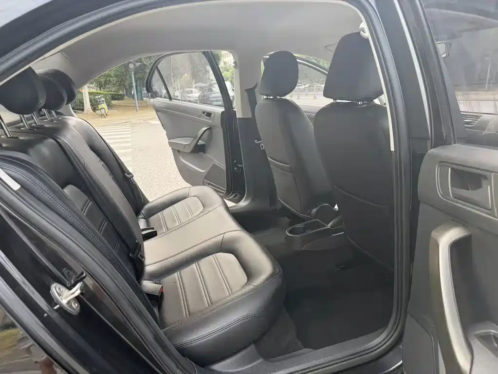 Volkswagen Santana — миниатюра 14