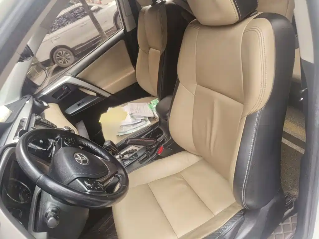 Toyota RAV4 — миниатюра 8