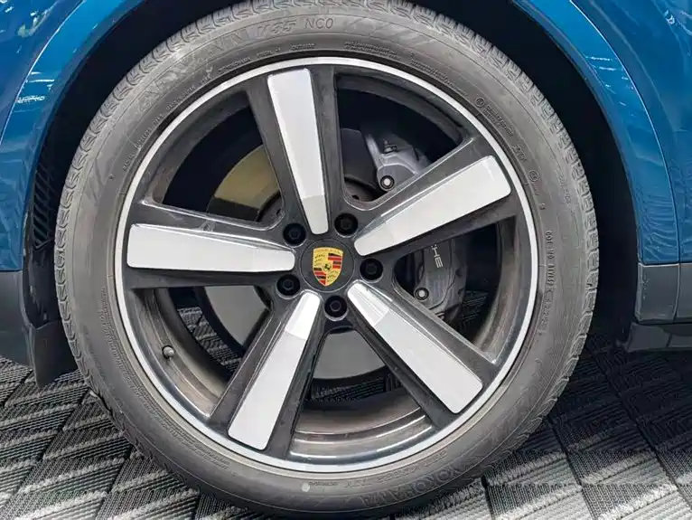 Porsche Cayenne — миниатюра 7