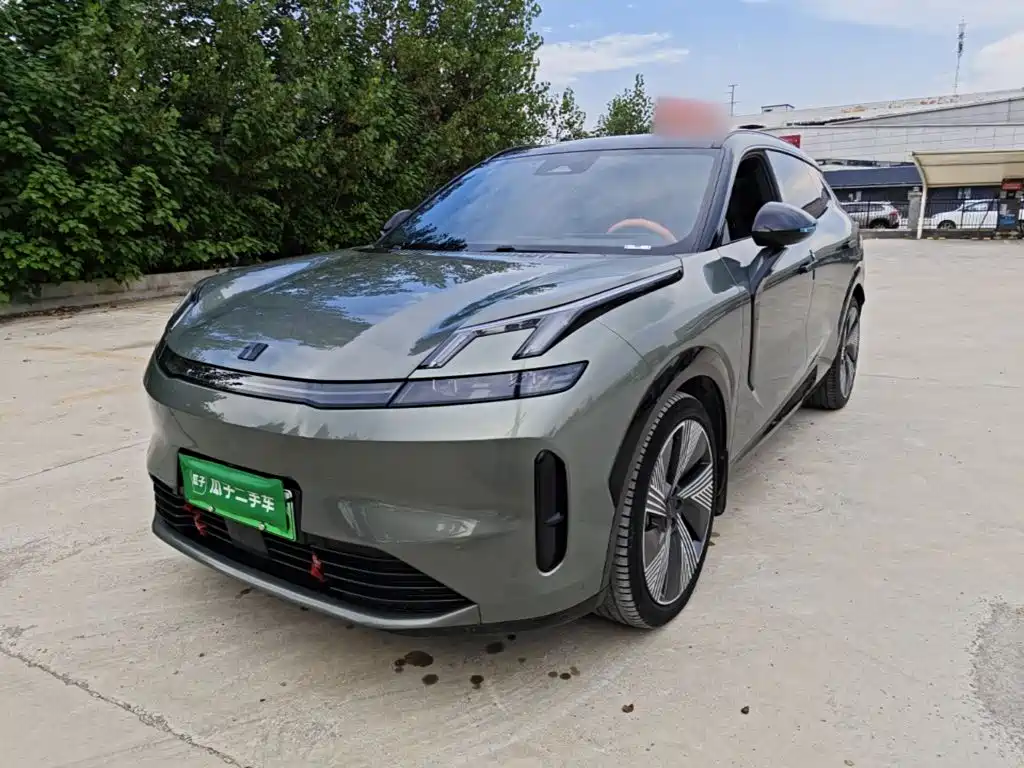 Lynk & Co 08 EM-P