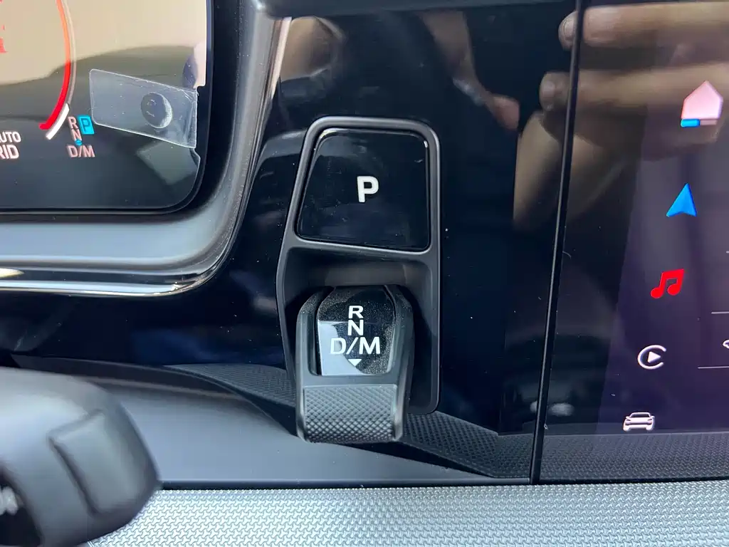 Porsche Cayenne Hybrid — миниатюра 18