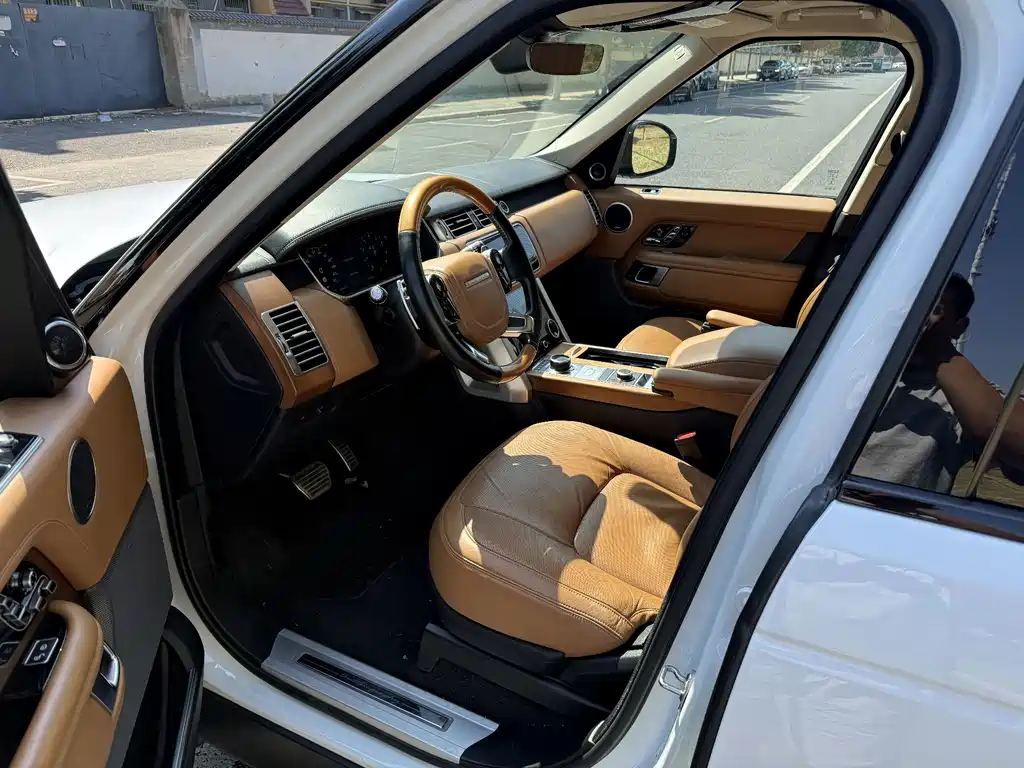 Land Rover Range Rover — миниатюра 5