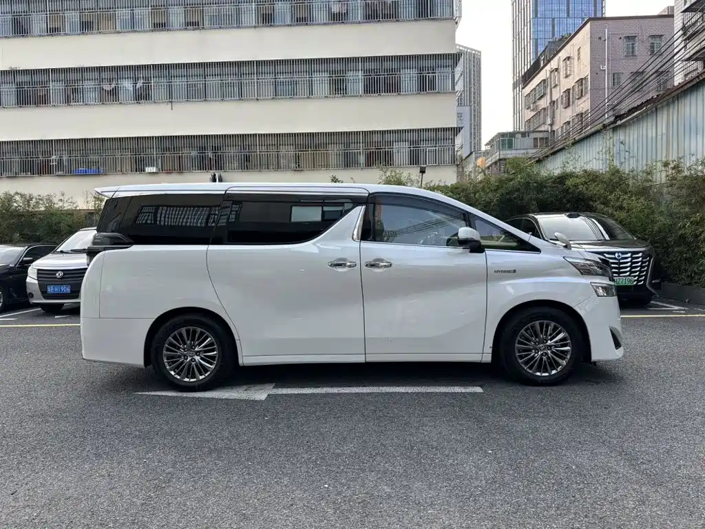 Toyota Vellfire — миниатюра 6