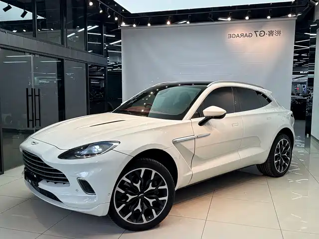 ASTON MARTIN DBX
