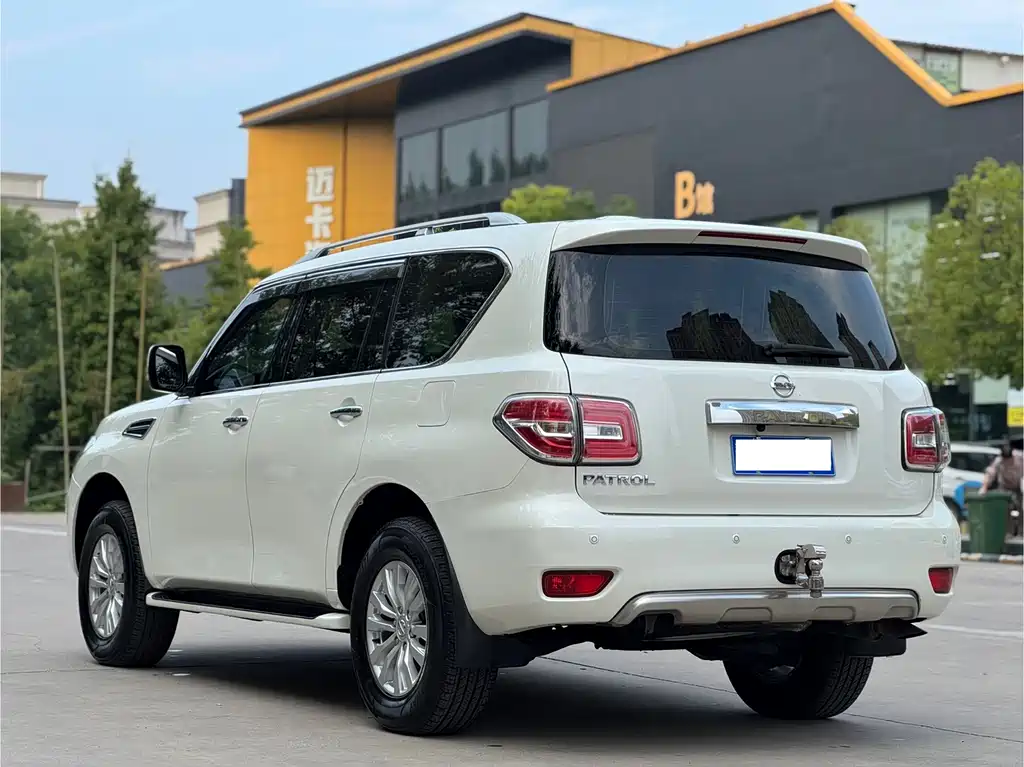 Nissan Patrol — миниатюра 6