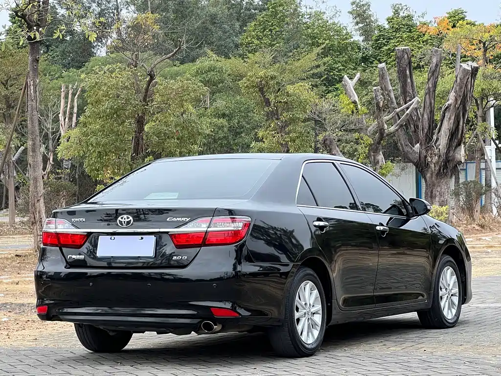 TOYOTA CAMRY