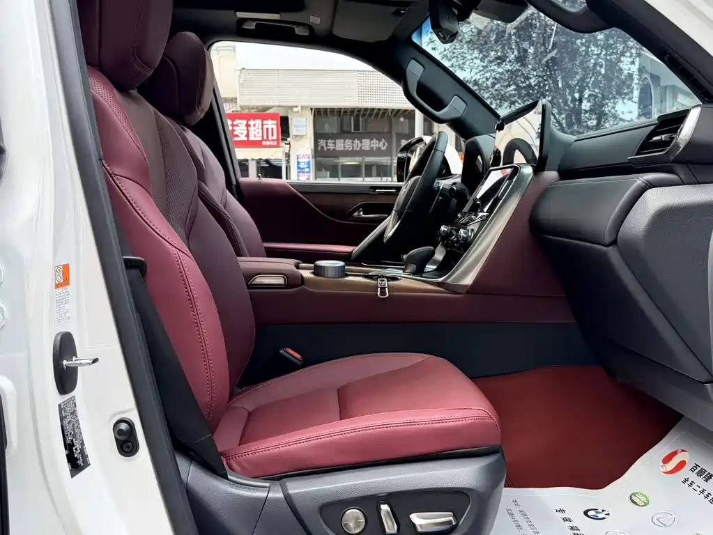 Lexus LX — миниатюра 8