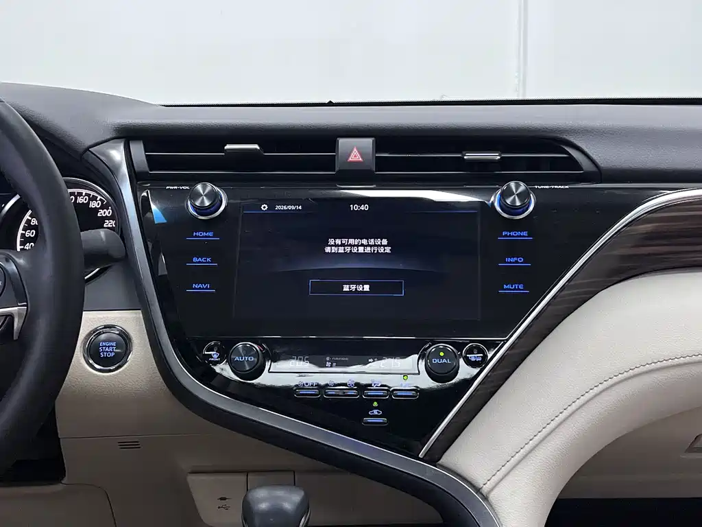 Toyota Camry — миниатюра 18