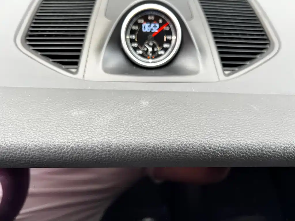 Porsche Macan — миниатюра 10