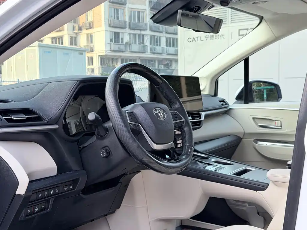 Toyota Sienna — миниатюра 8