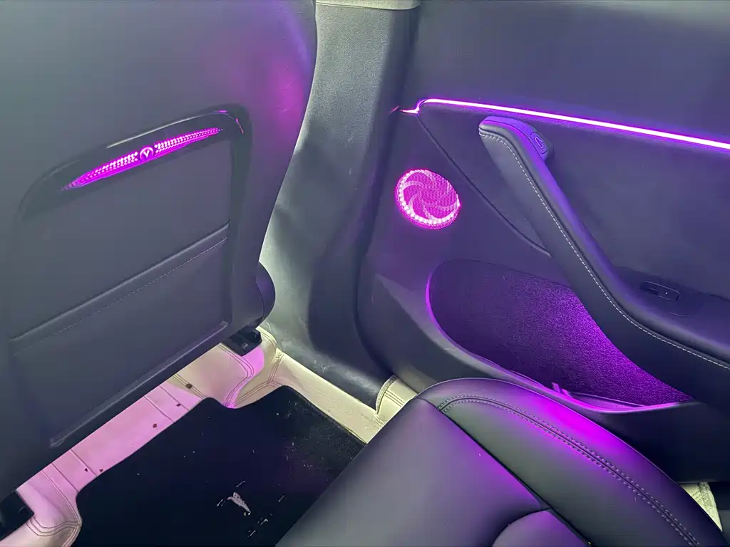Tesla Model Y — миниатюра 11
