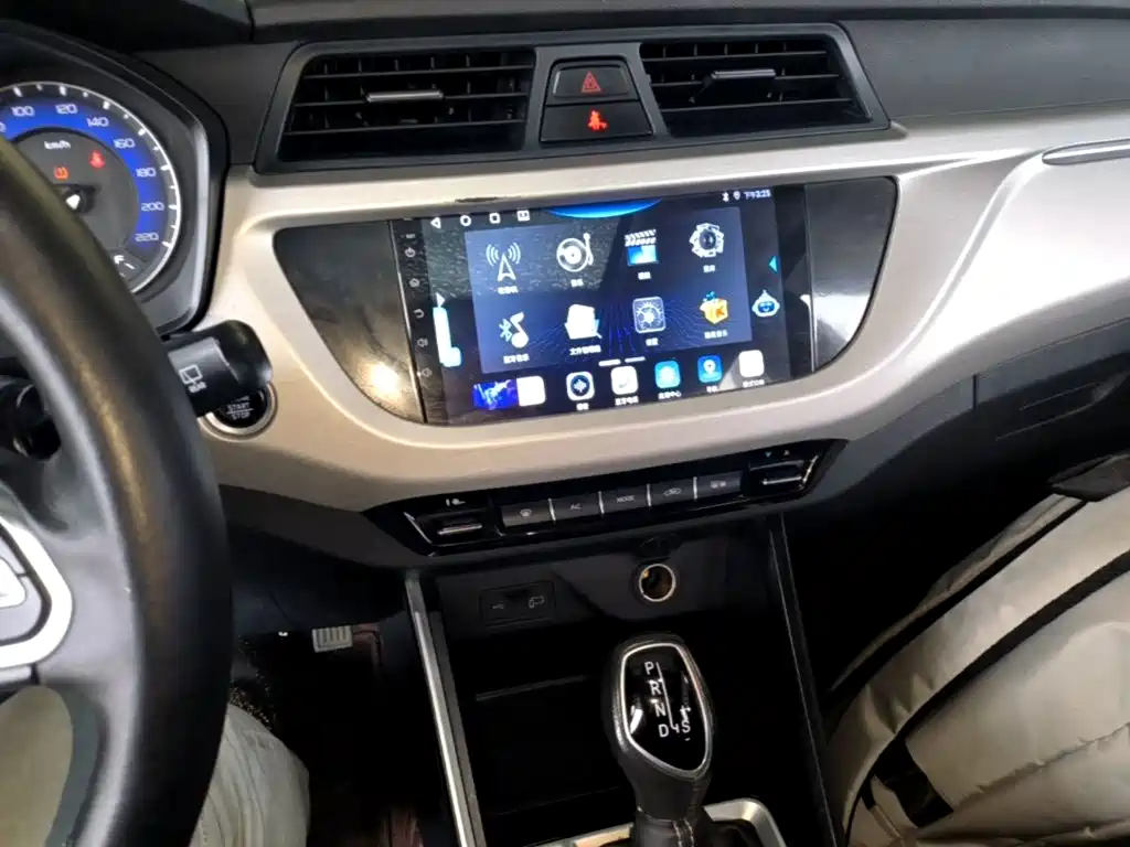 Geely Vision X3 — миниатюра 9