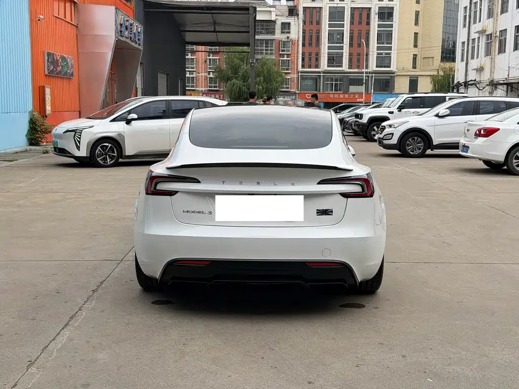 Tesla Model 3 — миниатюра 4
