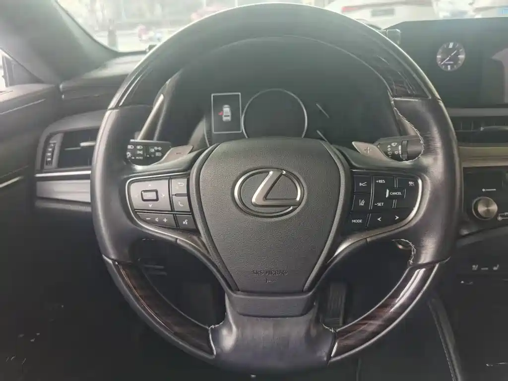 Lexus ES — миниатюра 8