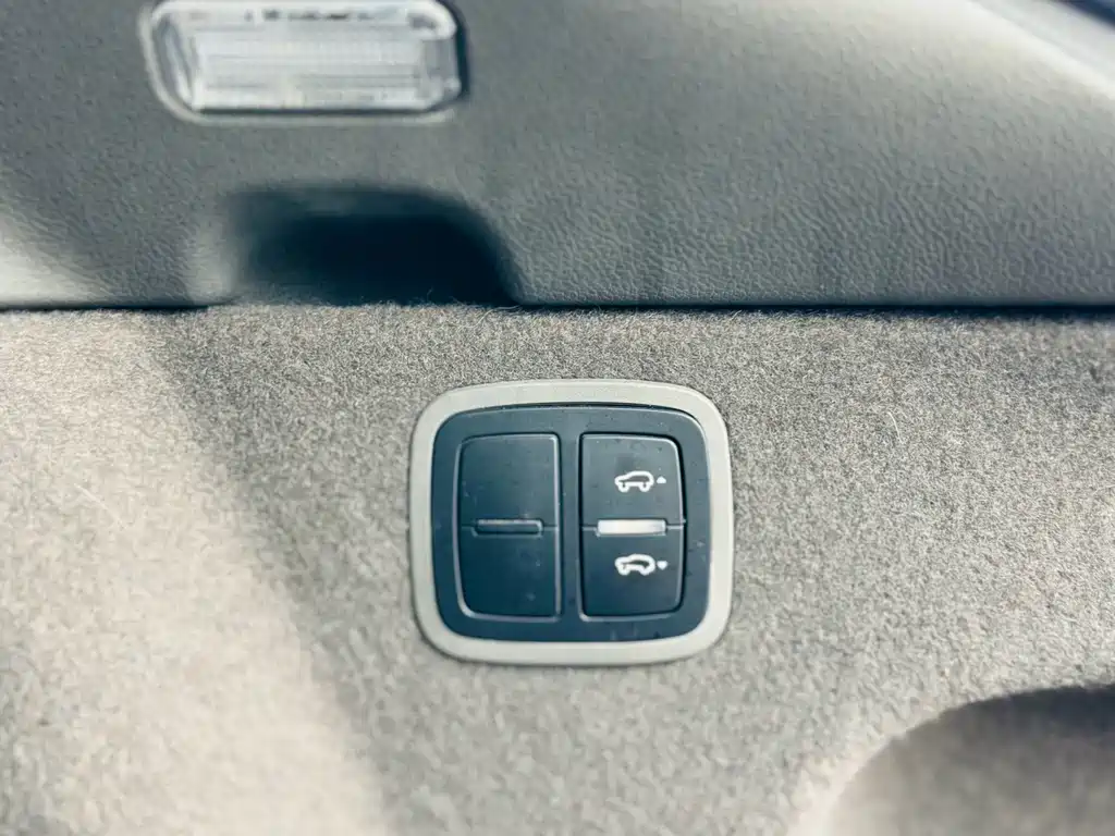 Porsche Macan — миниатюра 20
