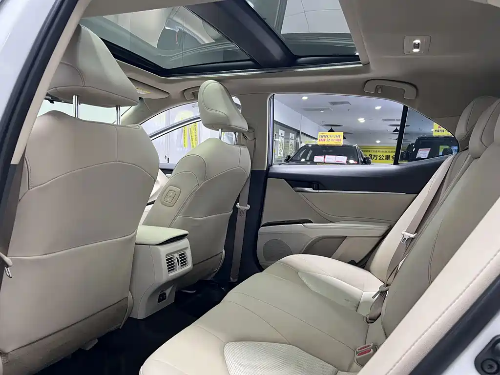 Toyota Camry — миниатюра 14