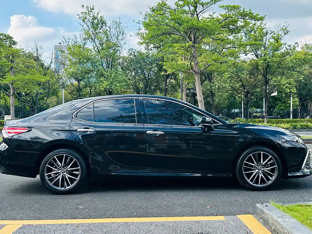 Toyota Camry — миниатюра 11