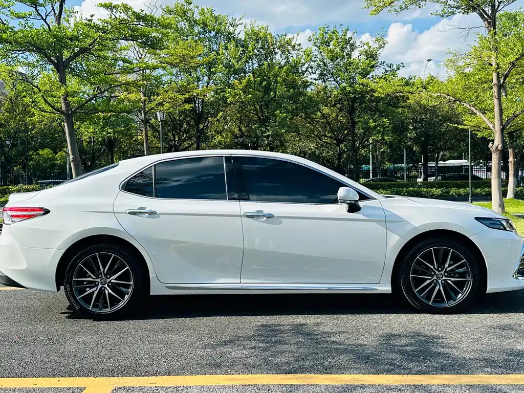 Toyota Camry — миниатюра 10