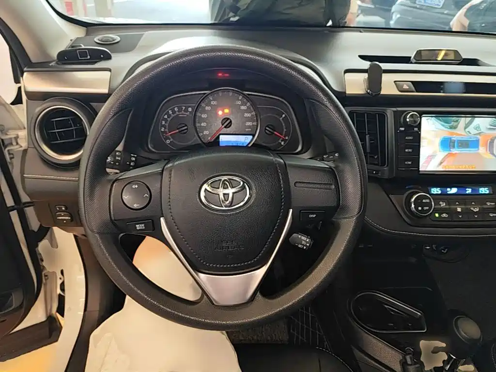 Toyota RAV4 — миниатюра 11