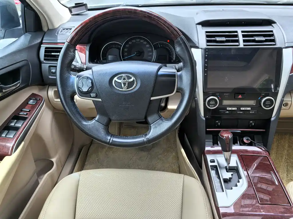Toyota Camry 2013 2.0G Comfort
