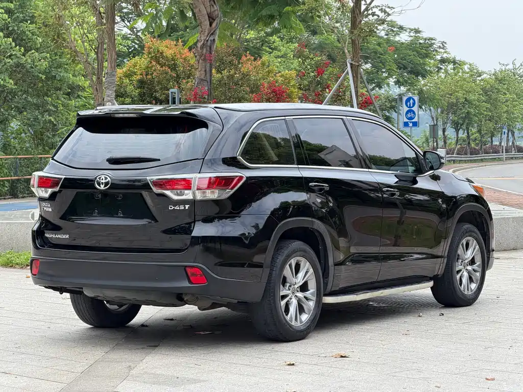 Toyota Highlander 2015 2.0T Elite 5 мест