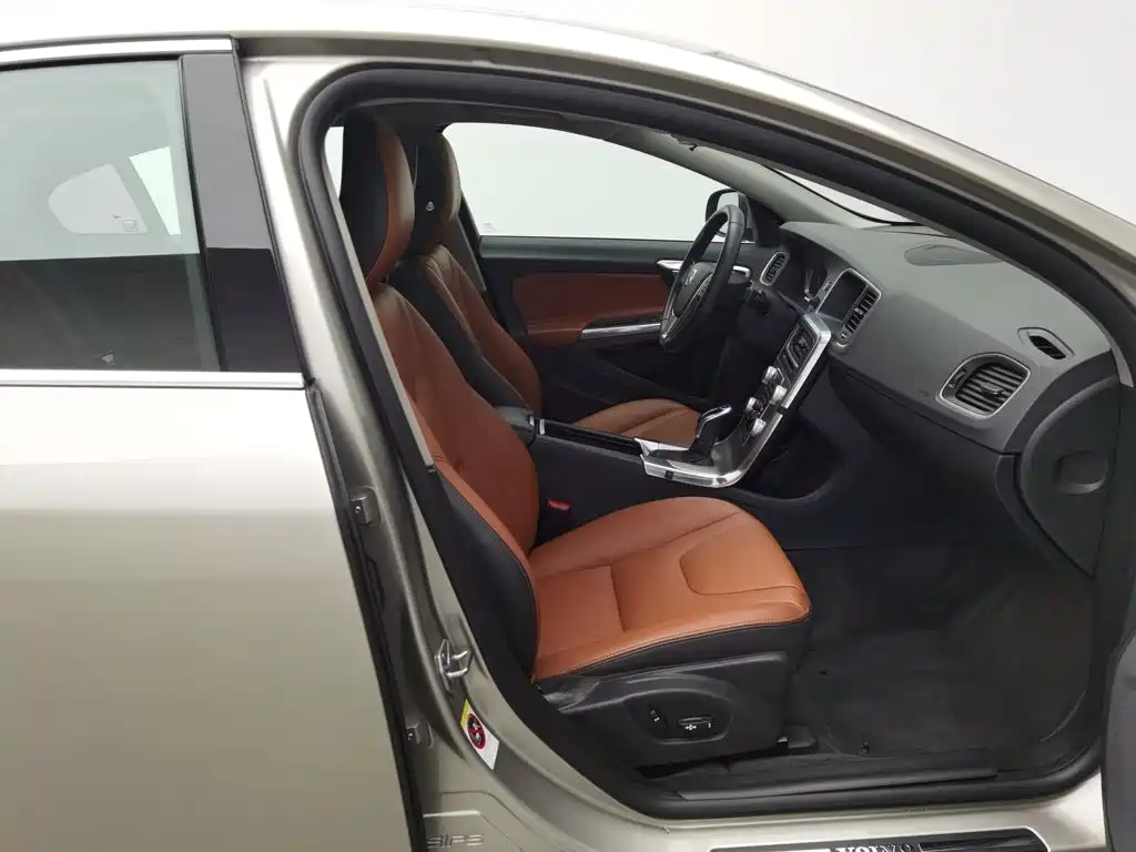Volvo S60 — миниатюра 23