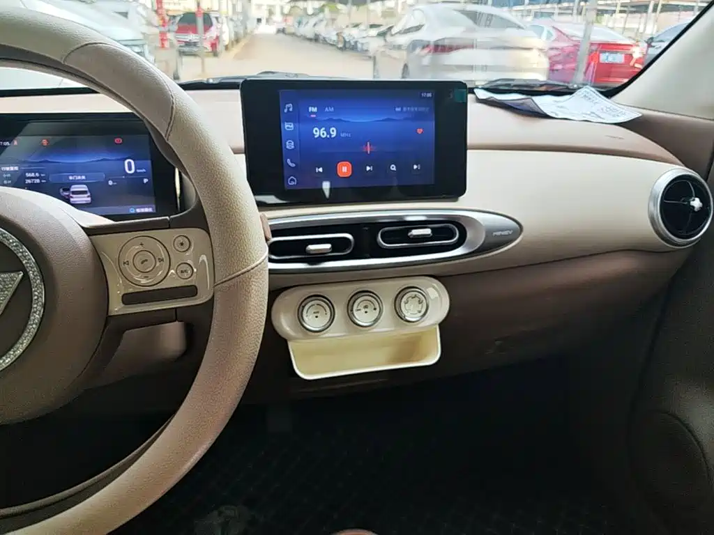 Wuling MINIEV — миниатюра 13