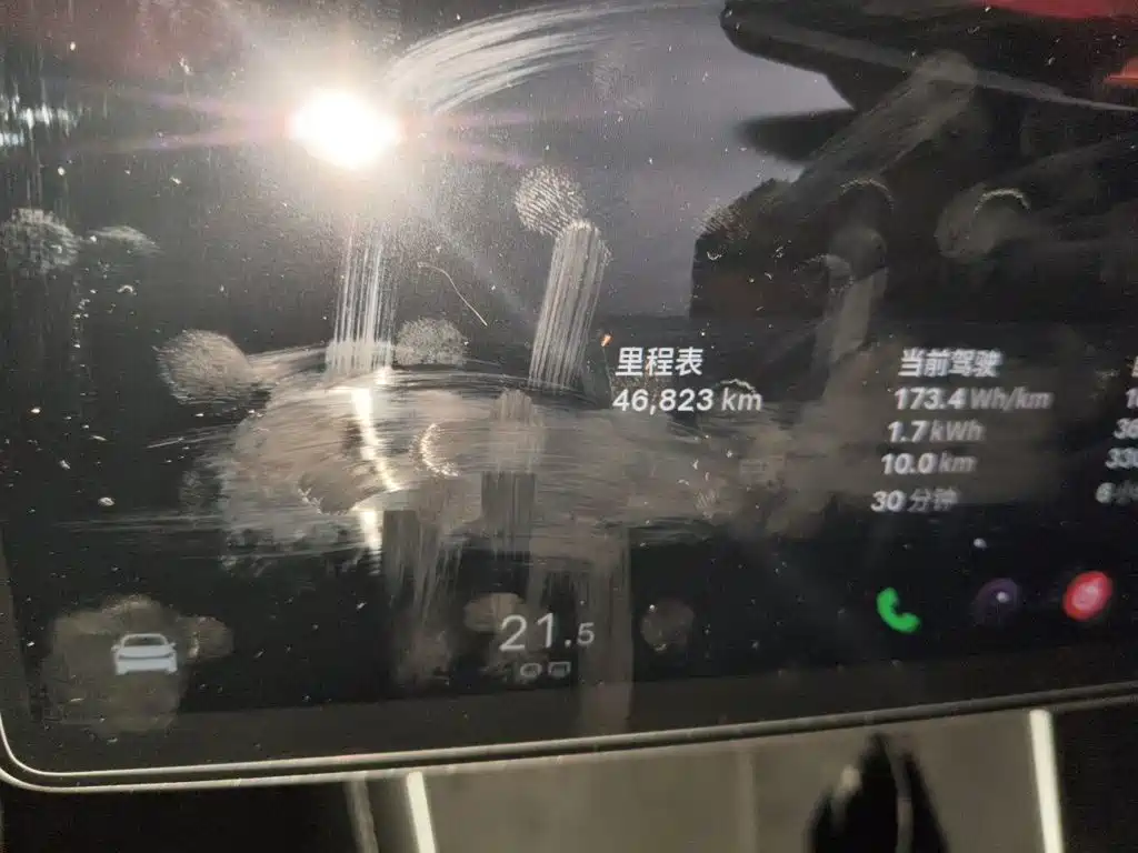 Tesla Model Y — миниатюра 8