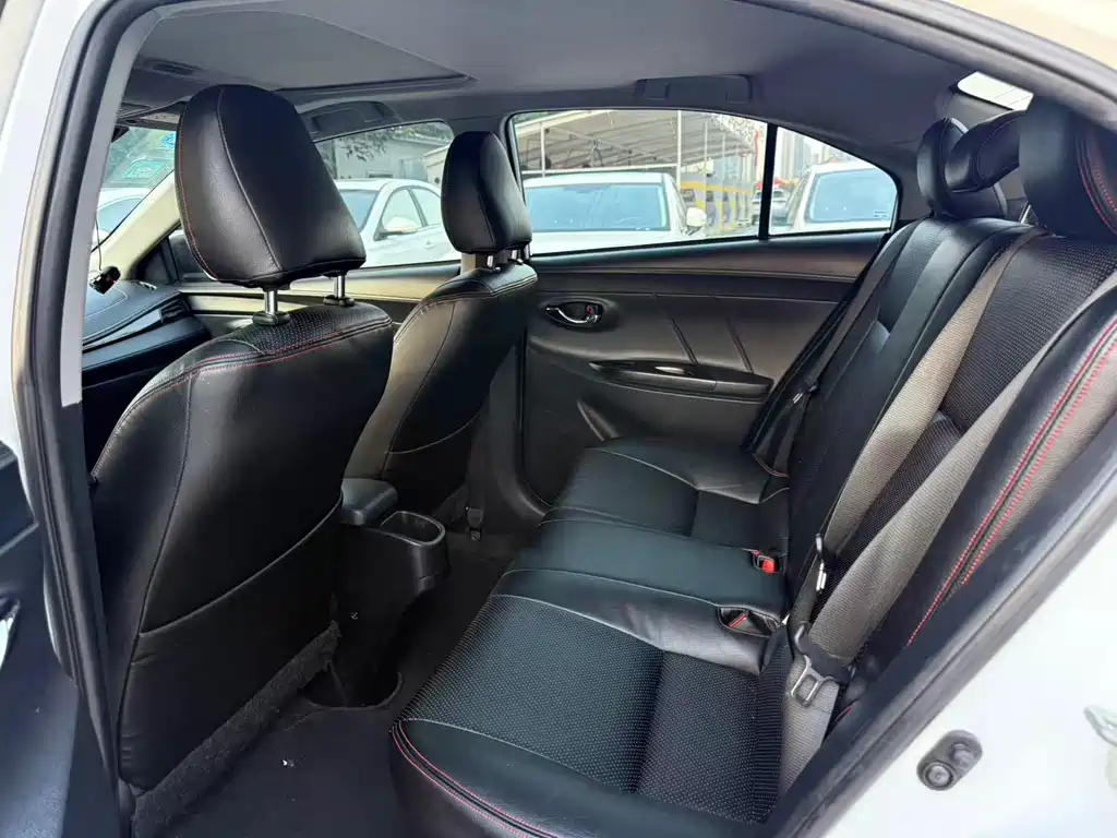 Toyota Yaris L — миниатюра 5