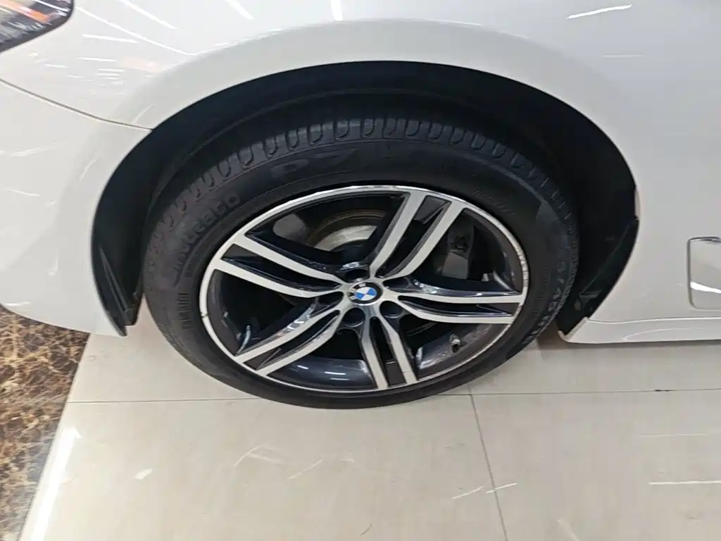 BMW 5 Series — миниатюра 23