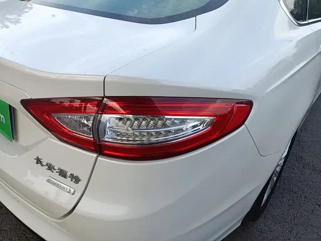 Ford Mondeo — миниатюра 8