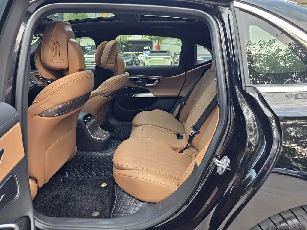 Mercedes-Benz E-Class — миниатюра 14
