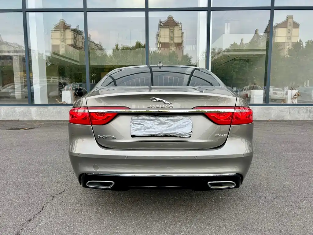 Jaguar XFL — миниатюра 5