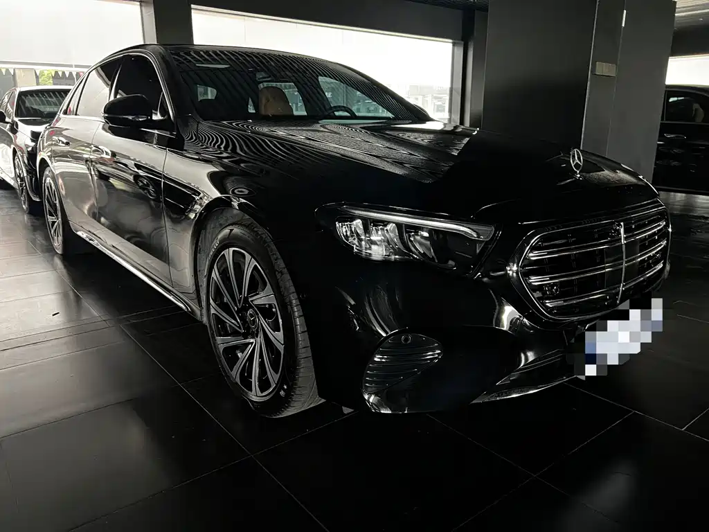 Mercedes-Benz E-Class — миниатюра 3