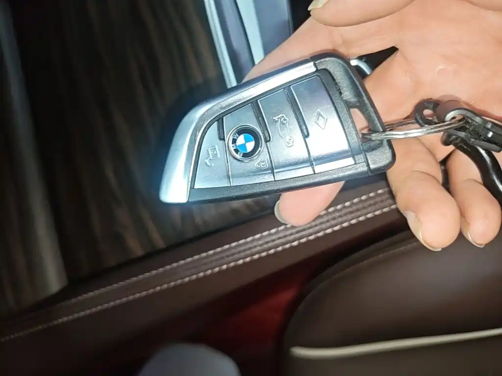 BMW 5 Series — миниатюра 9