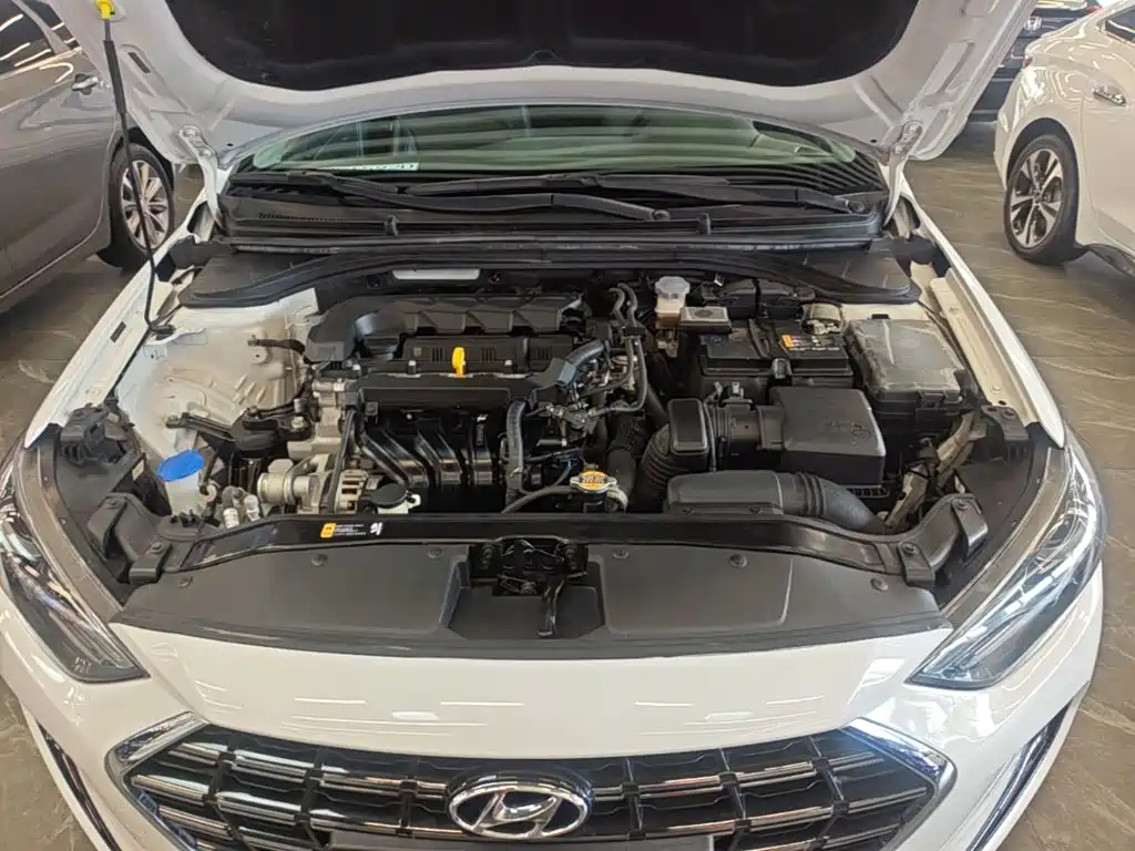 Hyundai Elantra — миниатюра 20