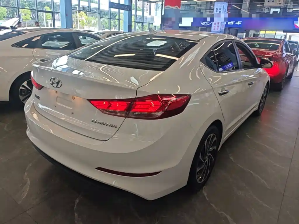 Hyundai Elantra — миниатюра 7