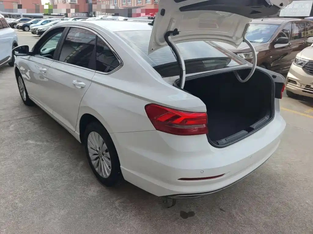 Volkswagen Lavida — миниатюра 5