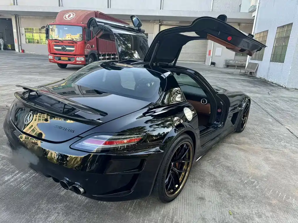 Mercedes-Benz SLS AMG — миниатюра 7