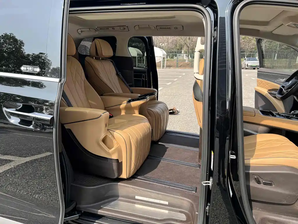 Denza D9 2024 DM-i 980 Luxury