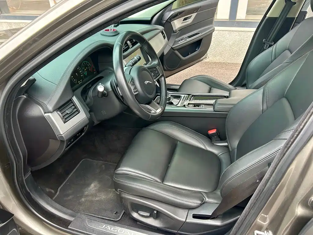 Jaguar XFL — миниатюра 9