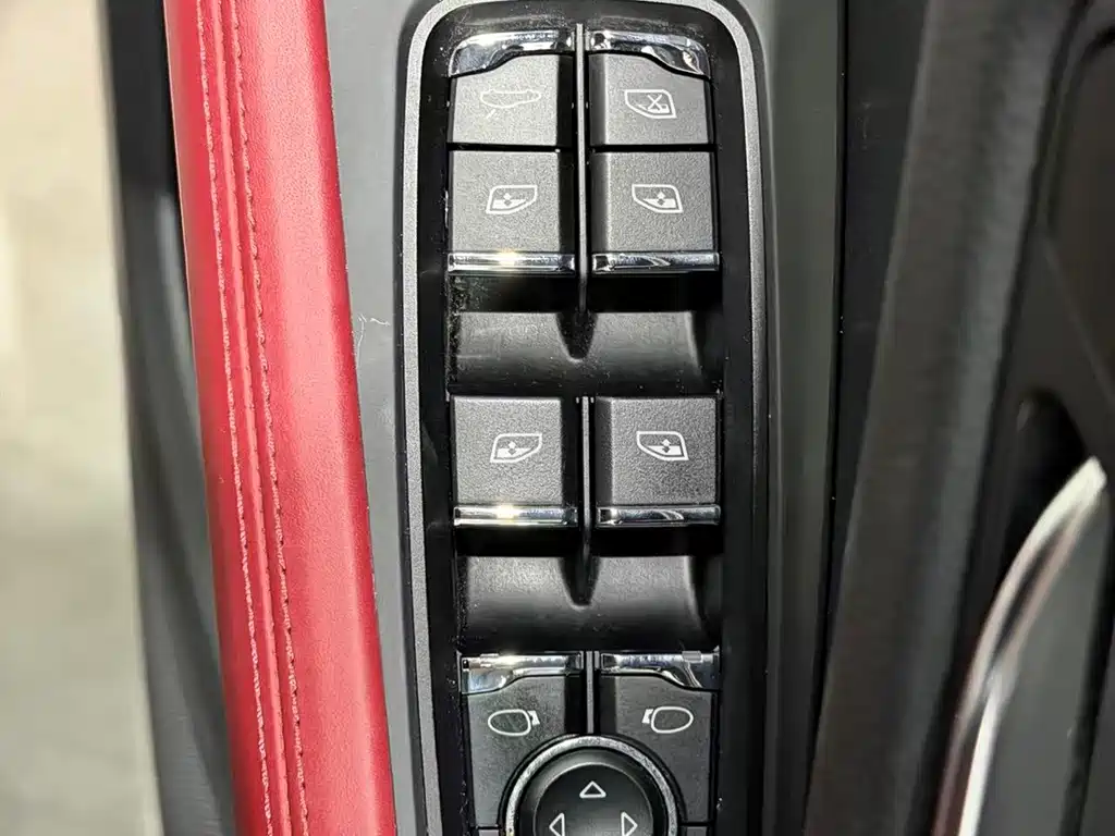 Porsche Macan — миниатюра 6