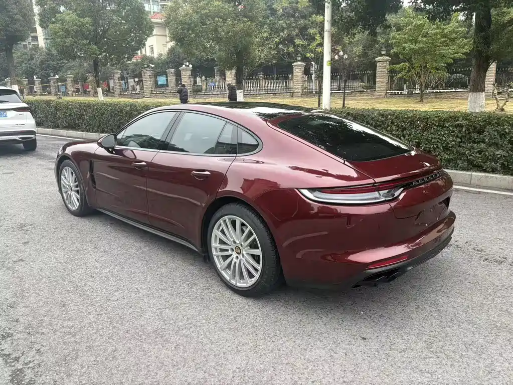 PORSCHE PANAMERA