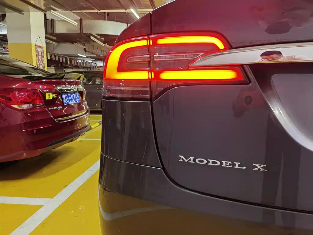 Tesla Model X — миниатюра 7