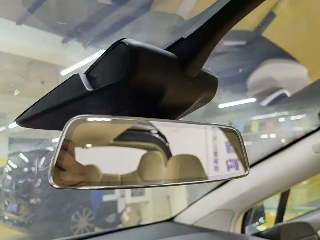 Tesla Model X — миниатюра 21